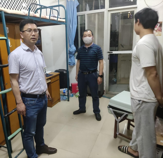 前程似锦,一片光明——资环公司下寝看望毕业生